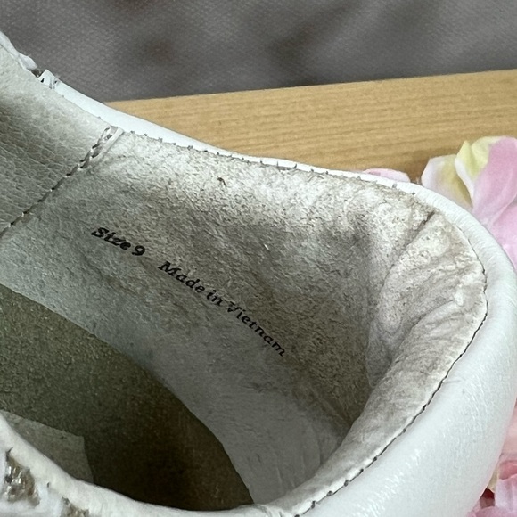 Dolce Vita Zina Wide Sneakers Bone
Gold Woven size 9 - Picture 3 of 10